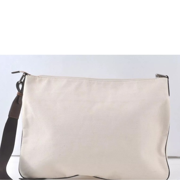 SOLD! Gucci Large Messenger Travel Bag. Cream Canvas. Adjustable Strap. - Picture 2 of 9